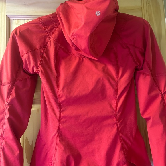 Women's Lululemon Run Make A Break Jacket - Picture 10 of 10